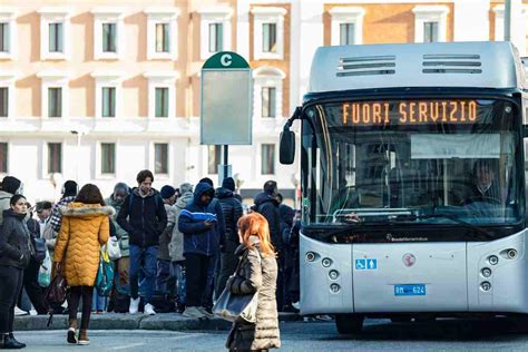 burberry roma sciopero|Roma, oggi sciopero: si fermano bus e metro. Ieri caos a Termini: .